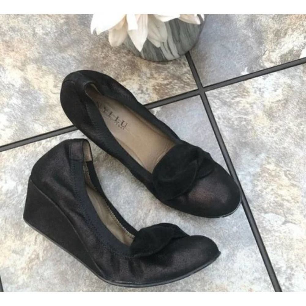 Anyi Lu Rosie Metallic Black Wedge Sz 39.5